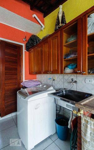Casa à venda com 130m², 2 quartos e 2 vagas Casa à venda com 130m², 2 quartos e 2 vagasÁrea de serviço