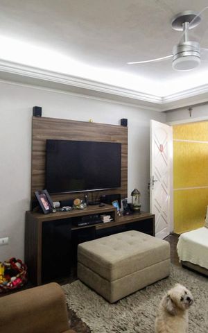 Casa à venda com 130m², 2 quartos e 2 vagas Casa à venda com 130m², 2 quartos e 2 vagasSala