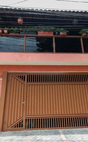 Casa à venda com 130m², 2 quartos e 2 vagas Casa à venda com 130m², 2 quartos e 2 vagasFachada