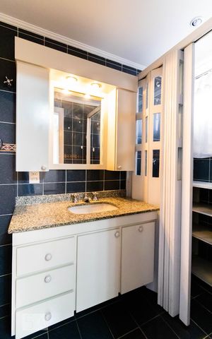 Apartamento à venda com 200m², 4 quartos e 4 vagas Apartamento à venda com 200m², 4 quartos e 4 vagasBanheiro da Suíte 1