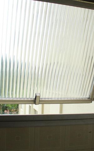 Apartamento à venda com 57m², 2 quartos e 1 vagaJanela do Banheiro 2