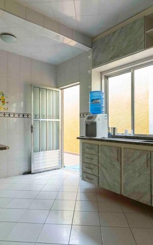 Casa à venda com 218m², 3 quartos e 5 vagas Casa à venda com 218m², 3 quartos e 5 vagasCozinha