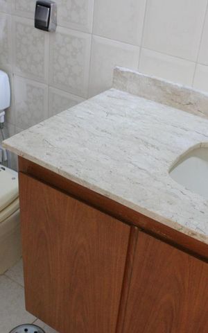 Apartamento para alugar com 47m², 1 quarto e 1 vagaDetalhe do banheiro