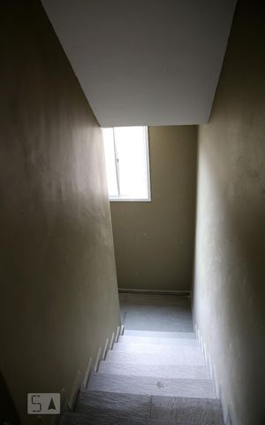 Apartamento para alugar com 30m², 1 quarto e sem vagaEscada