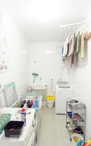 Casa à venda com 193m², 4 quartos e 5 vagasLavanderia