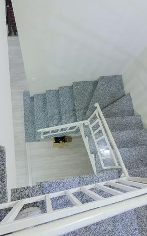 Casa à venda com 193m², 4 quartos e 5 vagasEscadas