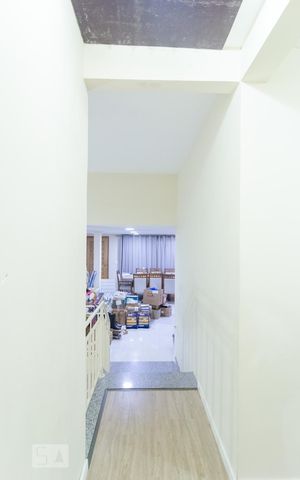 Casa à venda com 193m², 4 quartos e 5 vagasCorredor