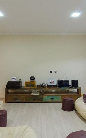 Casa à venda com 193m², 4 quartos e 5 vagasSala