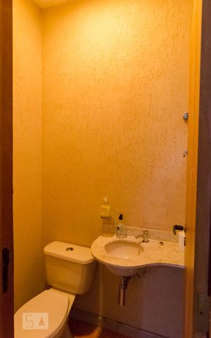 Casa à venda com 193m², 4 quartos e 5 vagasLavabo