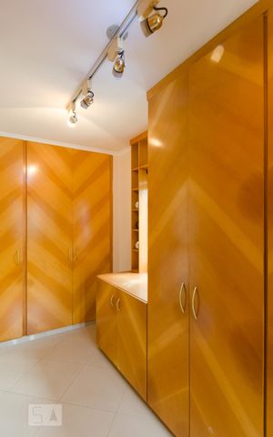 Casa à venda com 310m², 3 quartos e 8 vagasCloset da suíte master