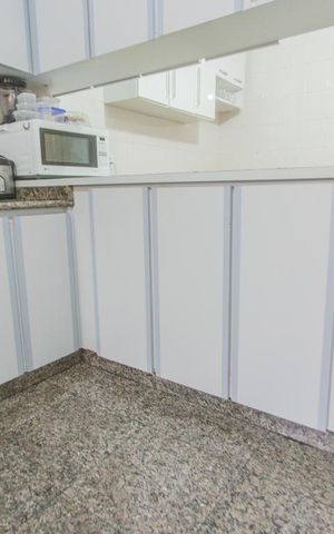 Casa à venda com 186m², 4 quartos e 2 vagas Casa à venda com 186m², 4 quartos e 2 vagasArmário