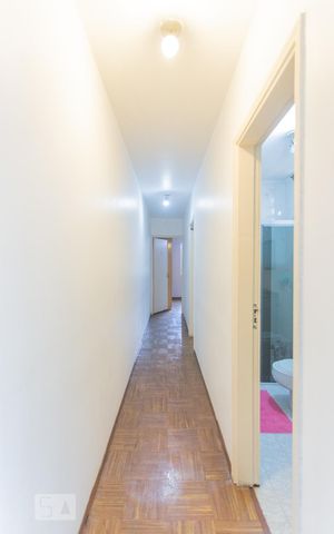 Casa à venda com 186m², 4 quartos e 2 vagas Casa à venda com 186m², 4 quartos e 2 vagasCorredor 1