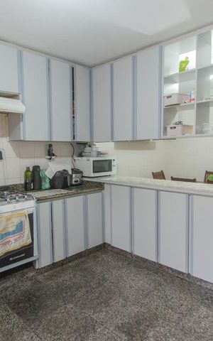 Casa à venda com 186m², 4 quartos e 2 vagas Casa à venda com 186m², 4 quartos e 2 vagasCozinha