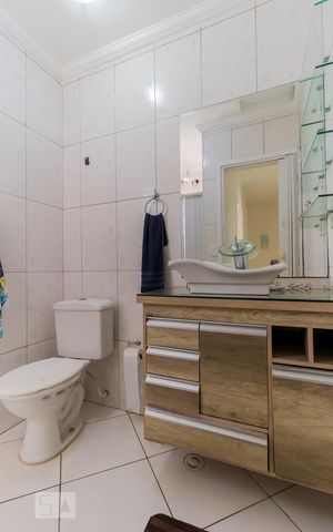 Casa de condomínio à venda com 150m², 3 quartos e 2 vagas Casa de condomínio à venda com 150m², 3 quartos e 2 vagasBanheiro