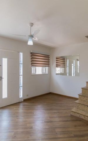 Casa de condomínio à venda com 150m², 3 quartos e 2 vagas Casa de condomínio à venda com 150m², 3 quartos e 2 vagasSala