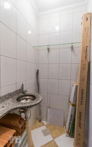 Casa de condomínio à venda com 150m², 3 quartos e 2 vagas Casa de condomínio à venda com 150m², 3 quartos e 2 vagasBanheiro de Serviço