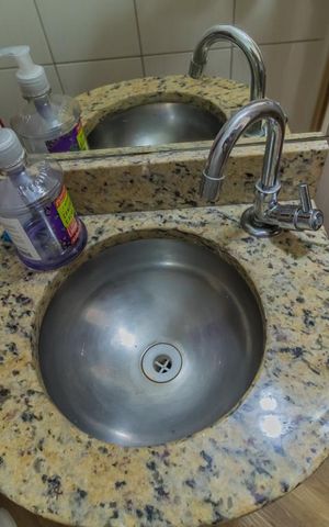 Casa de condomínio à venda com 150m², 3 quartos e 2 vagas Casa de condomínio à venda com 150m², 3 quartos e 2 vagasDetalhe banheiro