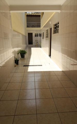 Casa à venda com 250m², 3 quartos e 4 vagasCorredor lateral 