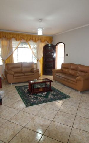 Casa à venda com 250m², 3 quartos e 4 vagasSala