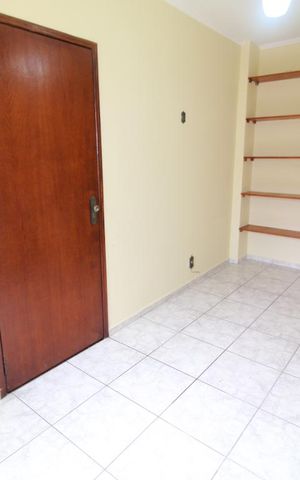 Casa à venda com 250m², 3 quartos e 4 vagasQuarto 3 prateleiras