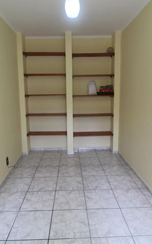 Casa à venda com 250m², 3 quartos e 4 vagasQuarto 3 prateleiras