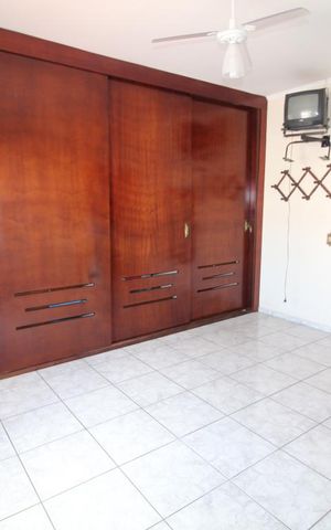 Casa à venda com 250m², 3 quartos e 4 vagasQuarto 1 suite armários