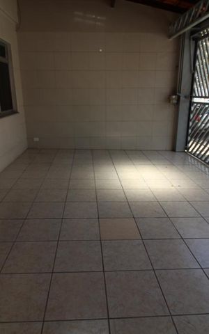 Casa à venda com 250m², 3 quartos e 4 vagas2 vagas - portão automático