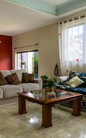Casa de condomínio à venda com 230m², 3 quartos e 2 vagas Casa de condomínio à venda com 230m², 3 quartos e 2 vagasSala