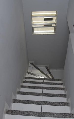 Casa para alugar com 90m², 2 quartos e 1 vagaEscada