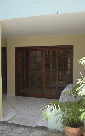 Casa para alugar com 90m², 2 quartos e 1 vagaFachada