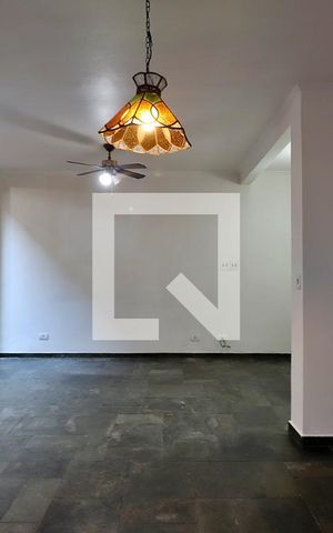 Casa para alugar com 240m², 3 quartos e 3 vagasSala