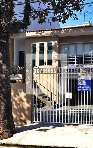 Casa para alugar com 240m², 3 quartos e 3 vagasFachada