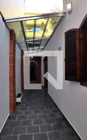 Casa para alugar com 240m², 3 quartos e 3 vagasCorredor