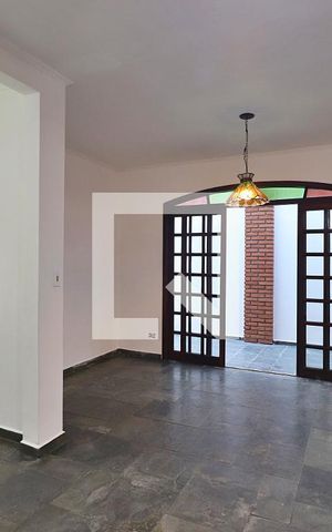 Casa para alugar com 240m², 3 quartos e 3 vagasSala