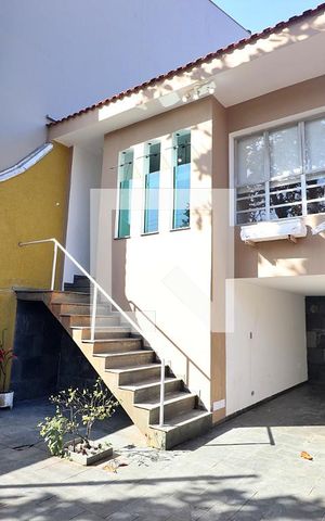 Casa para alugar com 240m², 3 quartos e 3 vagasFachada