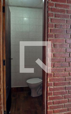 Casa para alugar com 240m², 3 quartos e 3 vagasBanheiro de Serviço