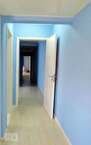 Casa para alugar com 350m², 4 quartos e 3 vagas Casa para alugar com 350m², 4 quartos e 3 vagasCorredor