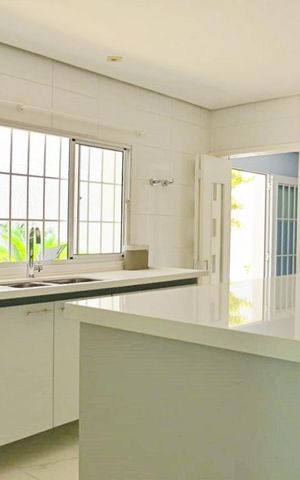 Casa para alugar com 350m², 4 quartos e 3 vagas Casa para alugar com 350m², 4 quartos e 3 vagasCozinha
