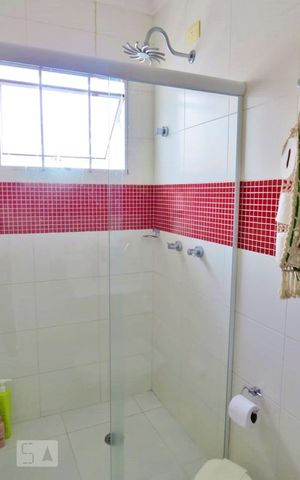Casa para alugar com 350m², 4 quartos e 3 vagas Casa para alugar com 350m², 4 quartos e 3 vagasBanheiro 2