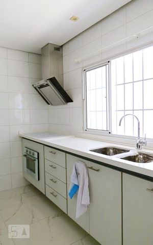 Casa para alugar com 350m², 4 quartos e 3 vagas Casa para alugar com 350m², 4 quartos e 3 vagasCozinha