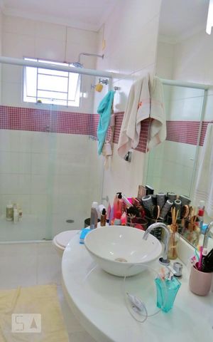 Casa para alugar com 350m², 4 quartos e 3 vagas Casa para alugar com 350m², 4 quartos e 3 vagasBanheiro 2