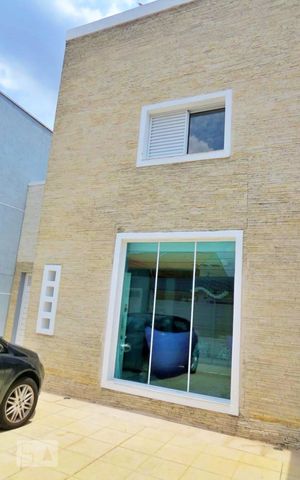 Casa para alugar com 350m², 4 quartos e 3 vagas Casa para alugar com 350m², 4 quartos e 3 vagasÁrea Externa