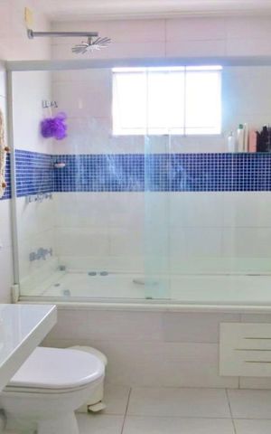 Casa para alugar com 350m², 4 quartos e 3 vagas Casa para alugar com 350m², 4 quartos e 3 vagasBanheiro 1