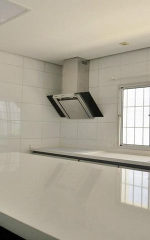 Casa para alugar com 350m², 4 quartos e 3 vagas Casa para alugar com 350m², 4 quartos e 3 vagasCozinha