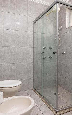 Casa à venda com 159m², 2 quartos e 3 vagas Casa à venda com 159m², 2 quartos e 3 vagasBanheiro