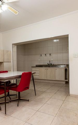 Casa à venda com 159m², 2 quartos e 3 vagas Casa à venda com 159m², 2 quartos e 3 vagasCozinha