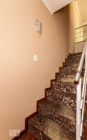 Casa à venda com 159m², 2 quartos e 3 vagas Casa à venda com 159m², 2 quartos e 3 vagasEscada