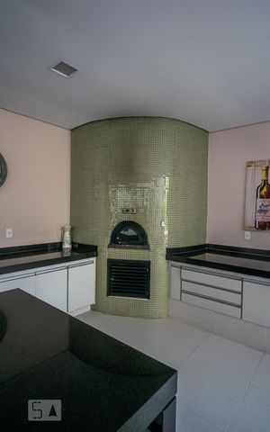 Apartamento à venda com 212m², 4 quartos e 3 vagas Apartamento à venda com 212m², 4 quartos e 3 vagasÁrea comum - Churrasqueira