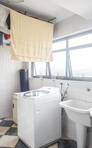 Apartamento à venda com 212m², 4 quartos e 3 vagas Apartamento à venda com 212m², 4 quartos e 3 vagasÁrea de Serviço