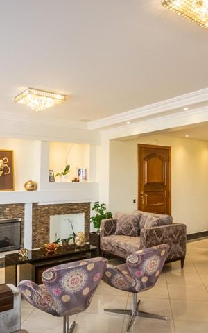 Apartamento à venda com 212m², 4 quartos e 3 vagas Apartamento à venda com 212m², 4 quartos e 3 vagasSala